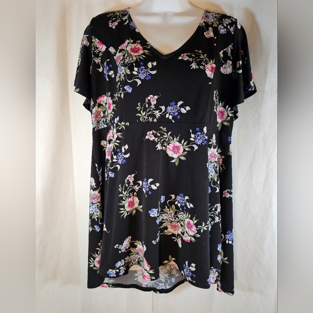3/$20 Torrid Sz 0 (L) V-neck Floral Tunic Top